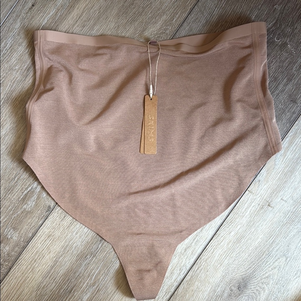 SKIMS High-Waist seamless sculpt thong 2x